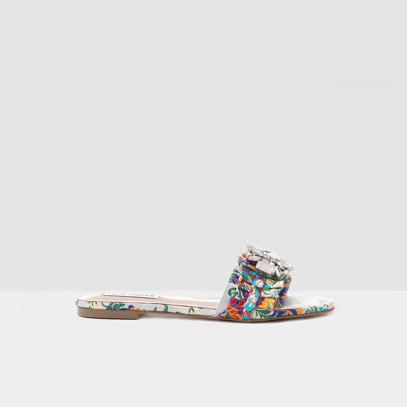 Steve Madden Slipper in multicolored floral fabric