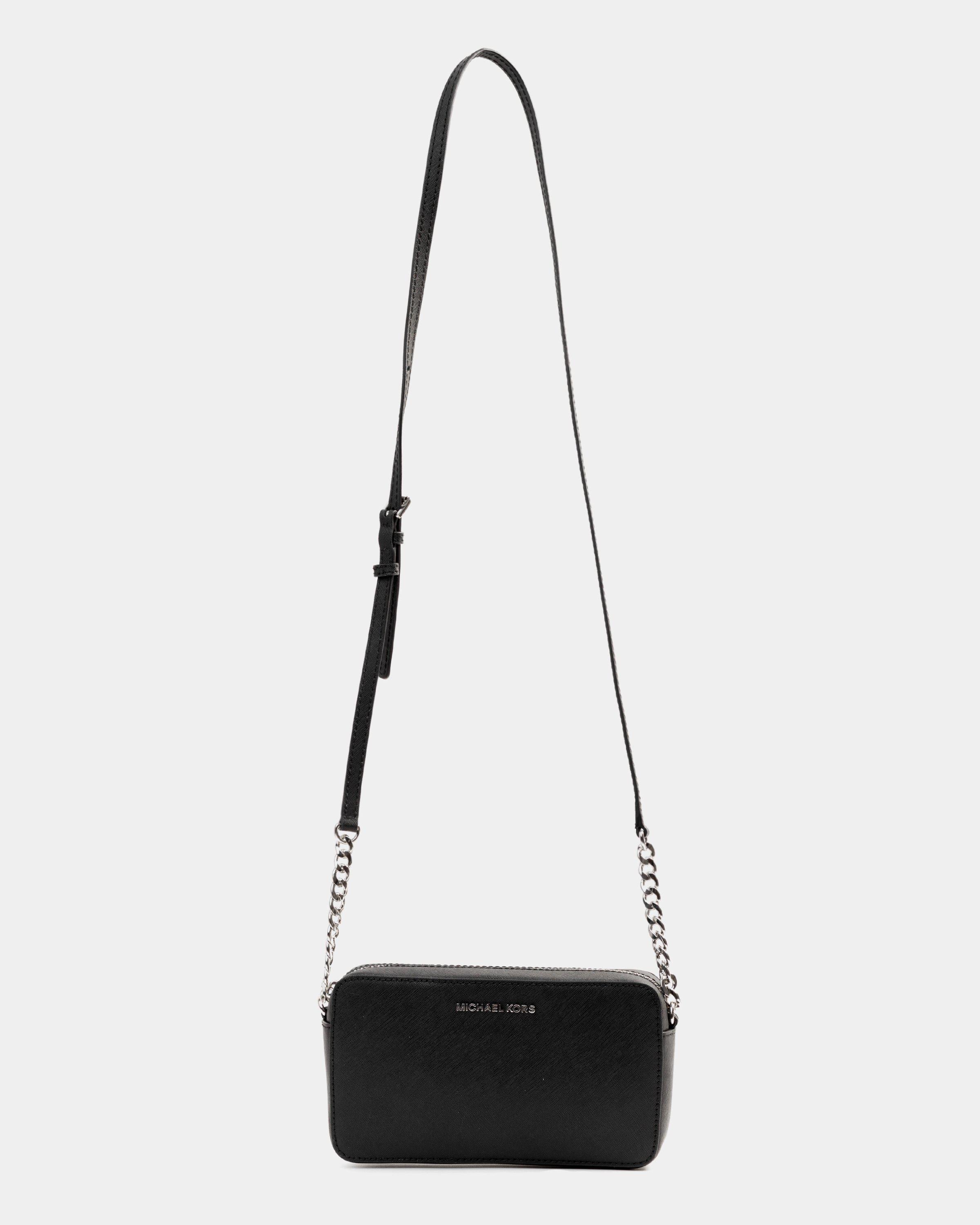 Michael Kors Jet Set Travel shoulder bag in black saffiano leather